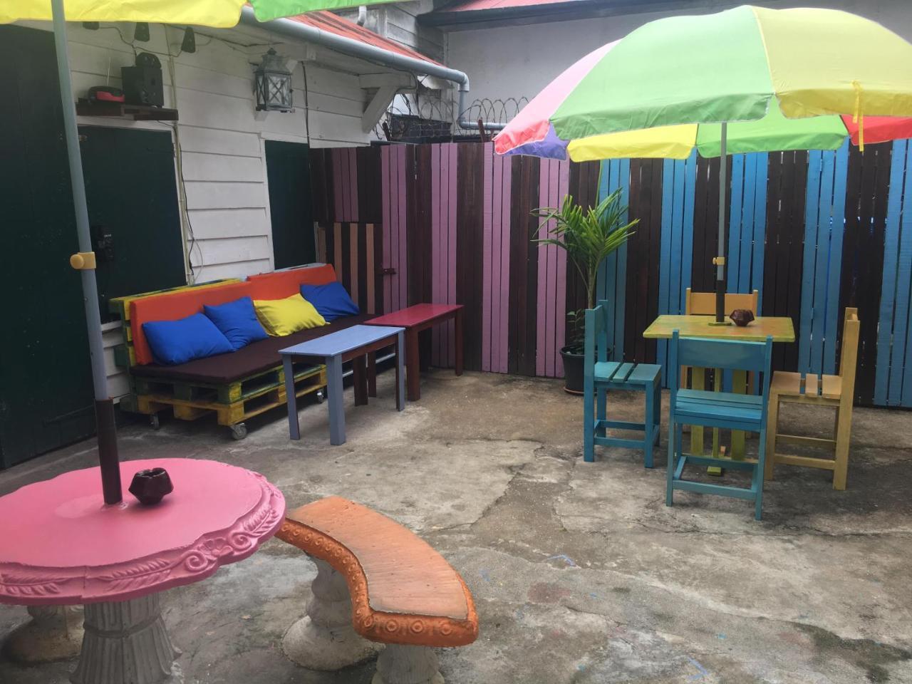 Guesthouse De Kleine Historie Paramaribo Luaran gambar