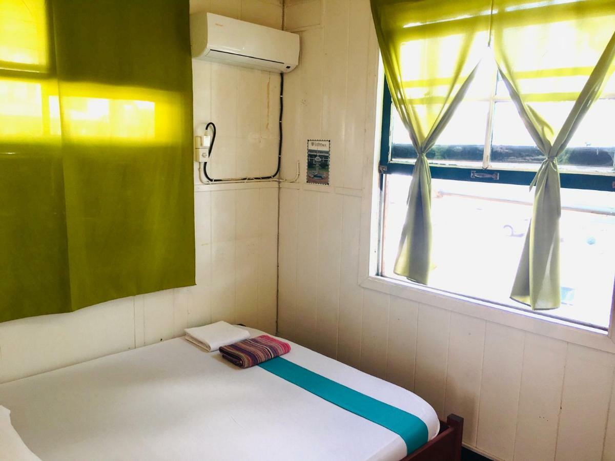 Guesthouse De Kleine Historie Paramaribo Luaran gambar