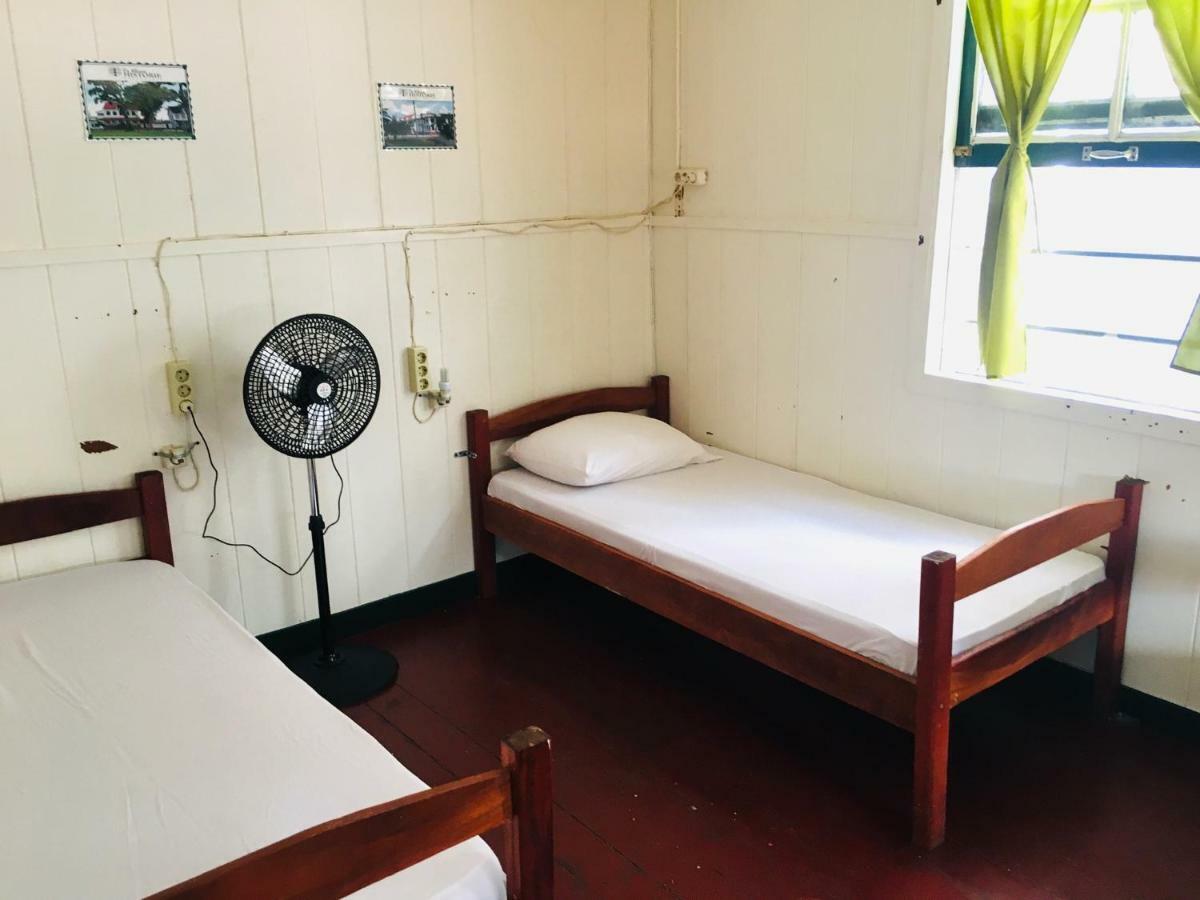 Guesthouse De Kleine Historie Paramaribo Luaran gambar